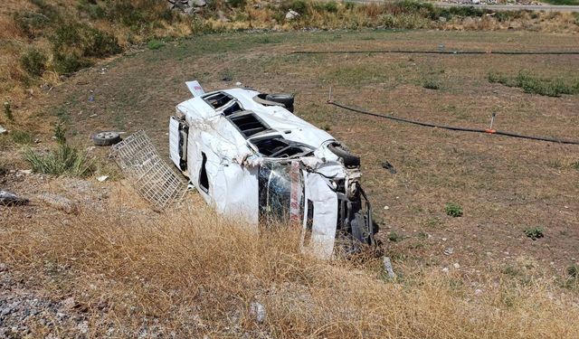 Diyarbakır'da pikap ve yolcu minibüsü çarpıştı: 13 yaralı