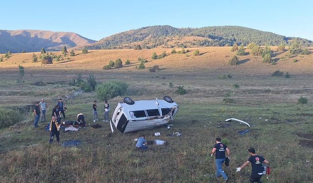 Kontrolden çıkan minibüs devrildi: 1 ölü, 6 yaralı