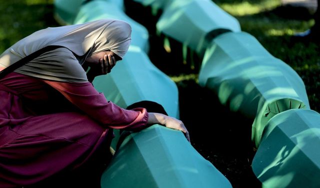 Srebrenitsa'da 14 soykırım kurbanı toprağa verilecek