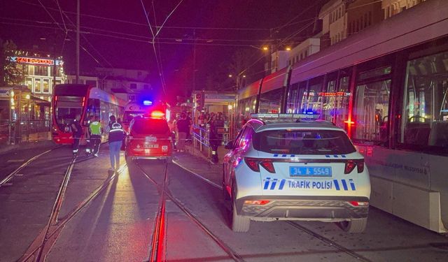 İstanbul'da tramvayın altında kalan kişi öldü