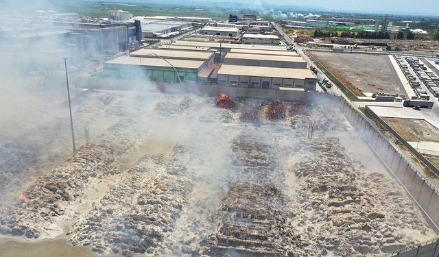 Aydın'da kağıt fabrikasındaki yangın kısmen kontrol altında