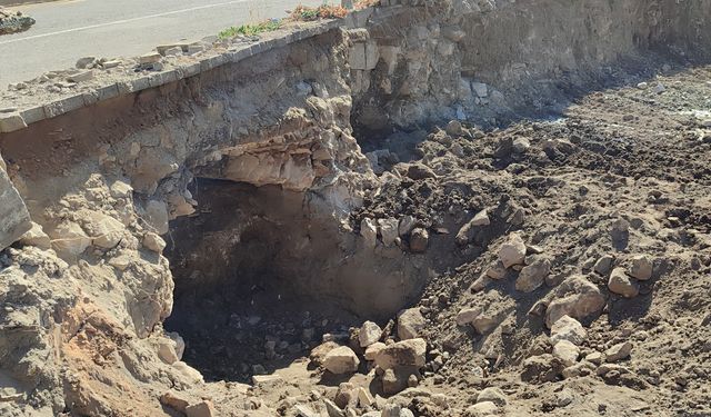 Ekinözü'nde cami temeli kazısında tarihi kemer ve tünel bulundu