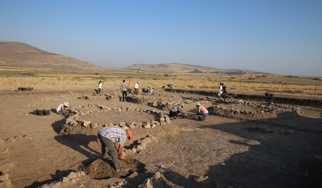 Domuztepe Höyüğü'nde 7 bin 600 yıllık çocuk ve bebek iskeletleri bulundu