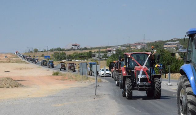 Afşin’de Çiftçiler Traktörleriyle Eylem Yaptı