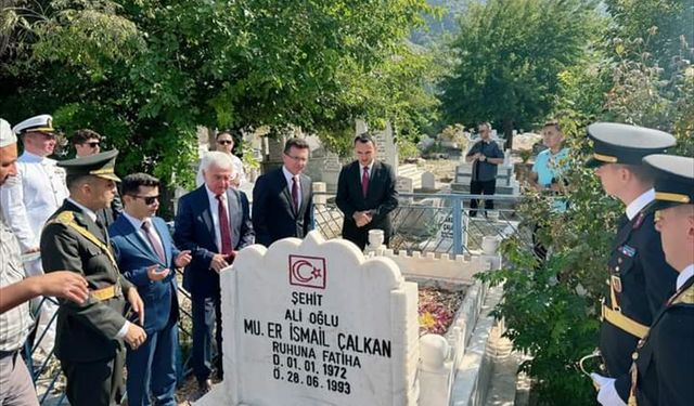 30 Ağustos Zafer Bayramı dolayısıyla Finike'de şehit kabirleri ziyaret edildi