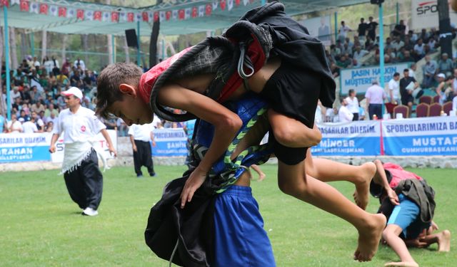 Aba Güreşi Türkiye Şampiyonası'nın başpehlivanı Enes Bandırma oldu