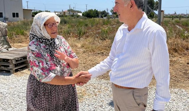 Anamur Belediye Başkanı Durmuş Deniz, çilek fidesi üreticileriyle buluştu