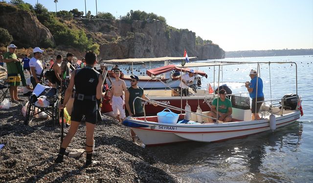 Antalya'da "Aslan Balığı Avlama Yarışması" düzenlendi