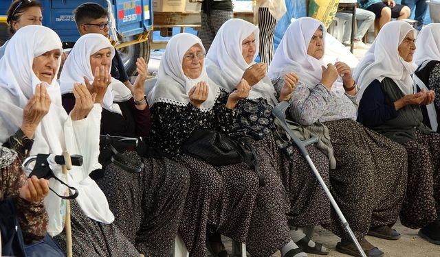 Burdur'da imece usulüyle yapılan aşure 4 bin kişiye ikram edildi