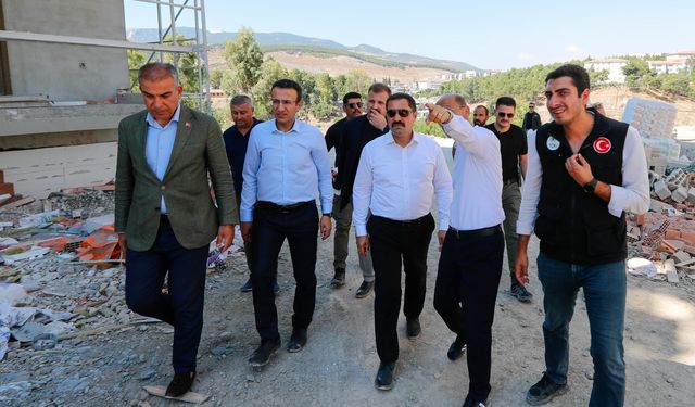 Hatay Valisi Mustafa Masatlı, yapımı devam eden deprem konutlarını inceledi