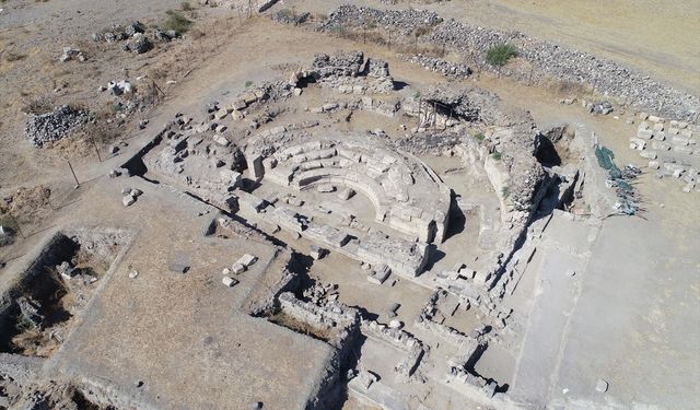 Hatay'da Epiphaneia Antik Kenti'ndeki çalışmalar meclis binasında yoğunlaştı