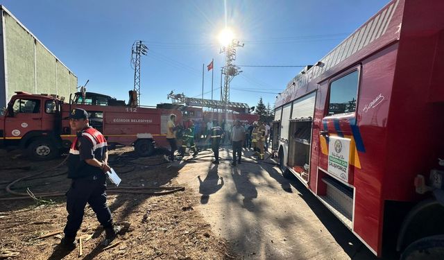 Isparta'da soğuk hava deposunda çıkan yangın söndürüldü