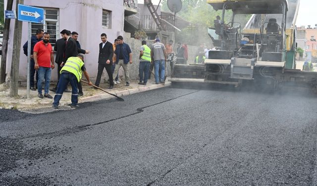 Kadirli’de asfaltlama çalışmaları devam ediyor