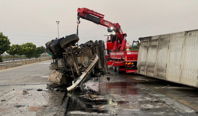 Mersin'de silobasa çarpan tırın sürücüsü öldü