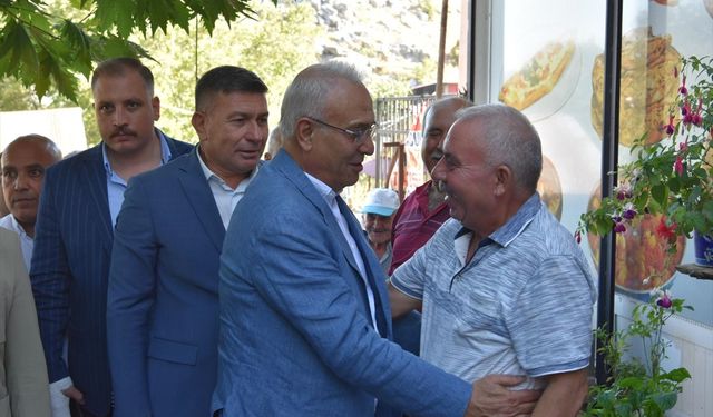 MHP Adana İl Başkanı Yusuf Kanlı, Karaisalı'da esnafı ziyaret etti