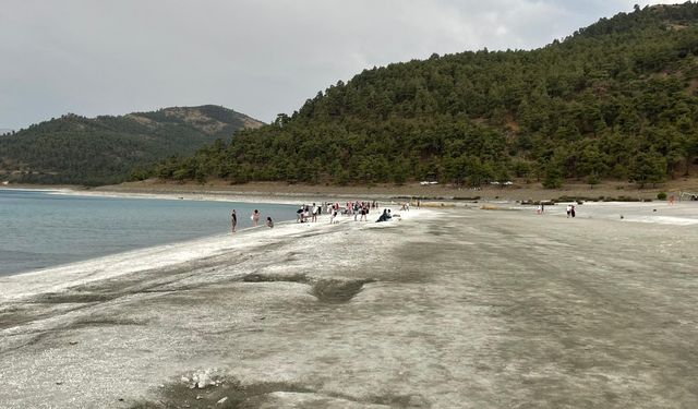 Salda Gölü'ne giren genç boğuldu