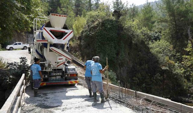 Alanya’da 64 yıllık köprüyü yeniliyor