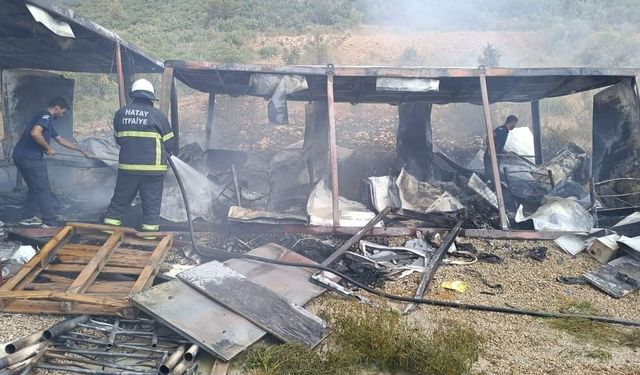 Alevlere teslim olan 2 konteyner kullanılmaz hale geldi