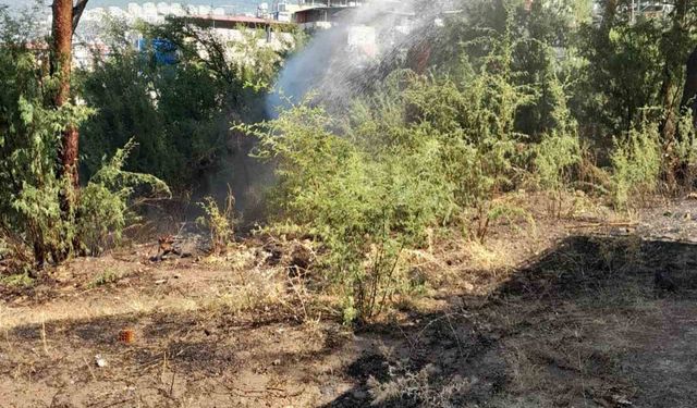 İskenderun’da bahçede çıkan yangın söndürüldü