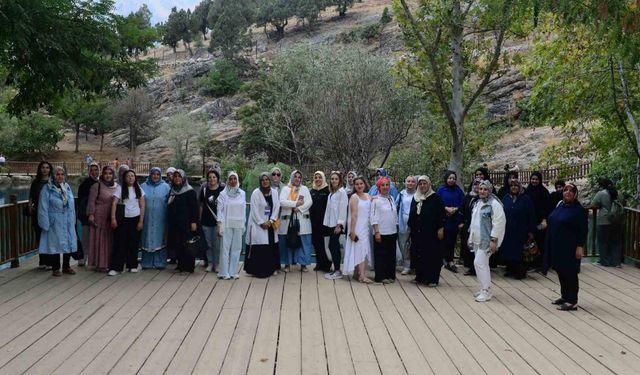 Kadınlar, Büyükşehir’le şehrin doğal güzelliklerini görme fırsatı buldu