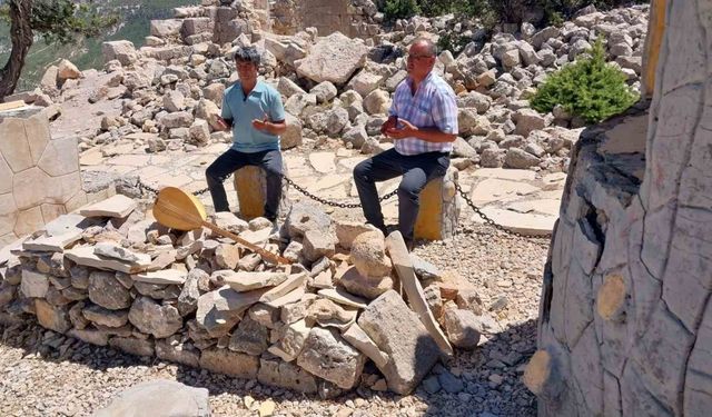 Karacaoğlan’ın anıt mezarı bakım bekliyor