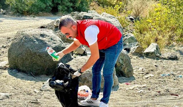 Osmaniye’de gençlerden çevre temizliği etkinliği