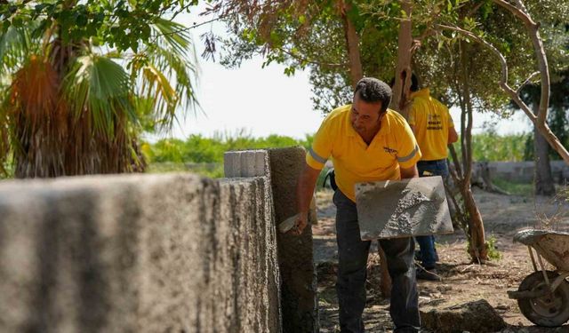 Tarsus Belediyesi köy okulunda tadilat yapıyor