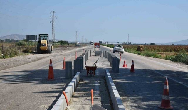 Uğur Mumcu Bulvarı’nda refüj bordür çalışması tamamlandı