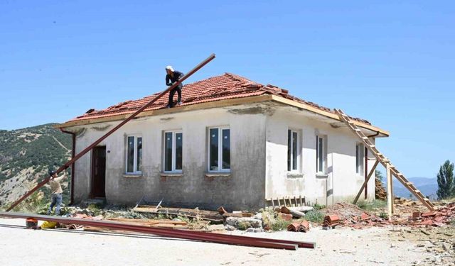 Vatandaşların köy konağı ve tuvalet tadilatına Isparta Belediyesi’nden destek