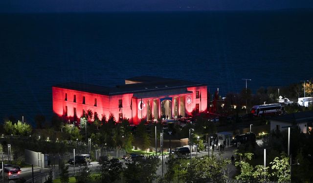 Kabine'yi ilk kez ağırlayan Ahlat Cumhurbaşkanlığı Külliyesi'ne özel ışıklandırma