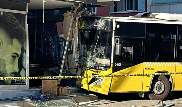 Pendik'te İETT otobüsünün çarptığı binanın yıkımına karar verildi