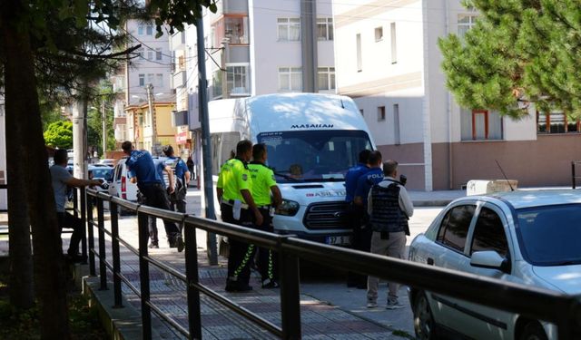 Kastamonu'da silahlı saldırgan 2 polisi yaraladı