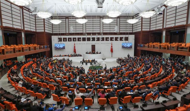 TBMM'de sandalye dağılımı değişti: İşte partilerin vekil sayıları...