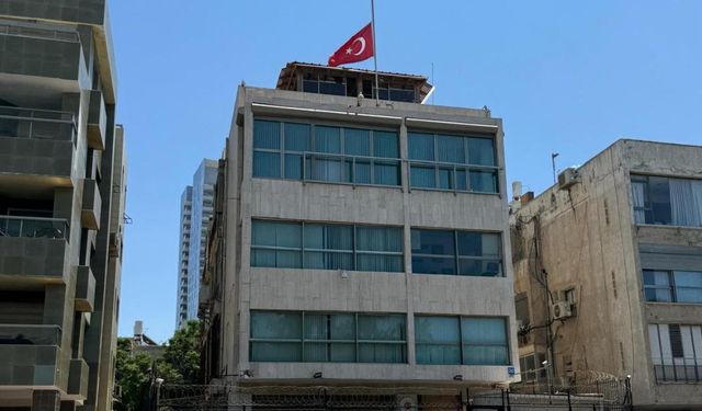 Türkiye'nin Tel Aviv Büyükelçiliği ve Kudüs Başkonsolosluğunda bayraklar yarıya indirildi