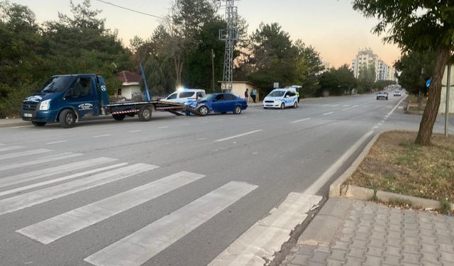 Afşinbey Caddesi'nde Maddi Hasarlı Trafik Kazası