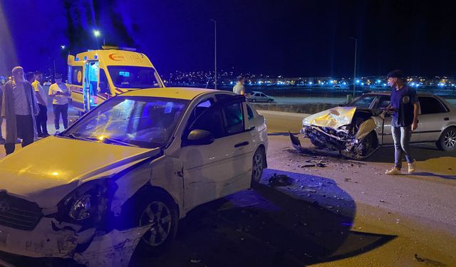 Afşin’de Maddi Hasarlı Trafik Kazası: 1 Yaralı