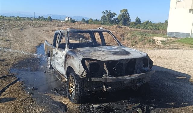 Adana'da kamyonet yangını söndürüldü