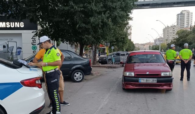 Adana'da yayalara yol vermeyen sürücülere ceza kesildi