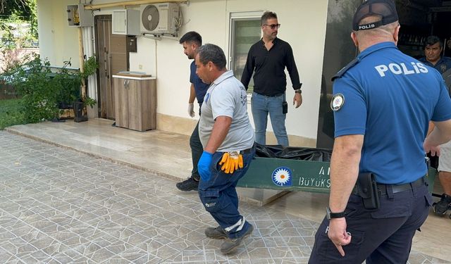 Antalya'da evinde silahla vurulan kadın hayatını kaybetti