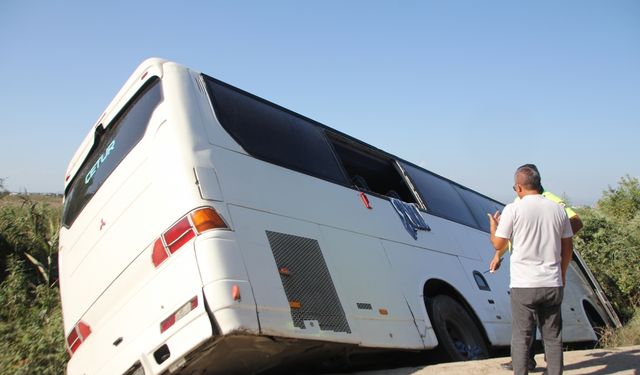 Antalya'da yoldan çıkan servis otobüsündeki 7 kişi yaralandı