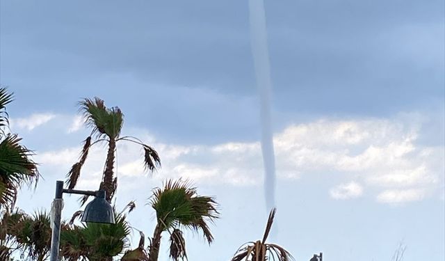 Hatay'da denizde oluşan hortum görüntülendi