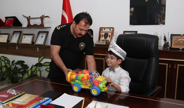 Hatay'da vefat eden polis memurunun oğlu için sünnet düğünü yapıldı