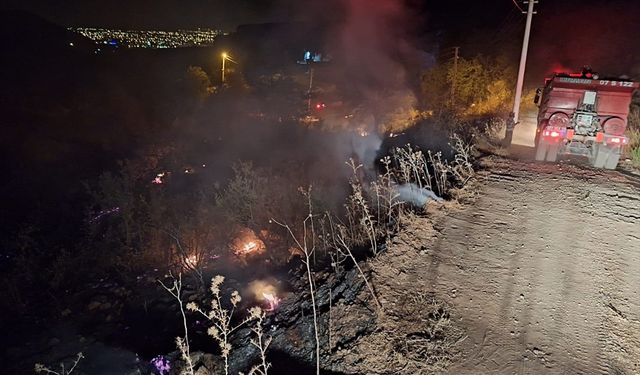 Kumluca'da çıkan makilik yangını ormana sıçramadan söndürüldü