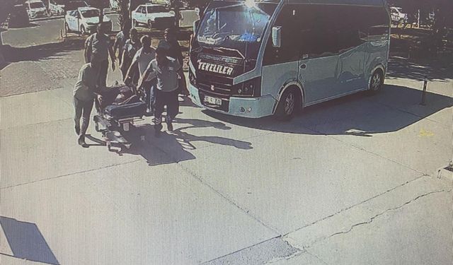 Mersin'de minibüs şoförü rahatsızlanan yolcuyu hastaneye götürdü