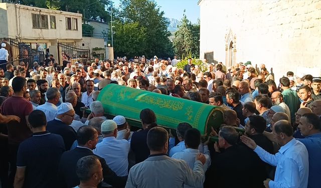 Mersin'de yaşamını yitiren Prof. Dr. Erdal Baykan Adana'da son yolculuğuna uğurlandı