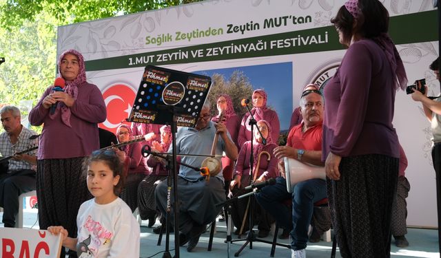 Mut Zeytin ve Zeytinyağı Festivali'nde "şalvarlı kadınlar korosu" sahne aldı