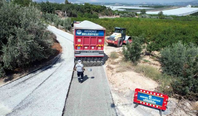 Akdeniz’de kırsal mahalle yolları asfaltlanıyor