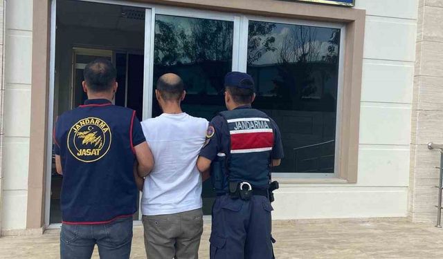 Antalya’da 10 yıl 8 ay hapis cezasıyla aranan şahıs yakalandı