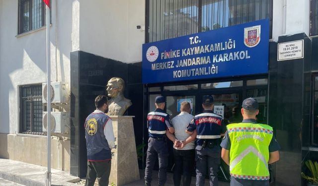 Antalya’da 13 yıl hapis cezasıyla aranan firari JASAT timlerinden kaçamadı