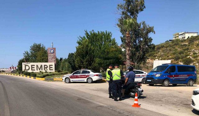 Antalya’da kurallara uymayan motosiklet sürücülerine ceza yağdı